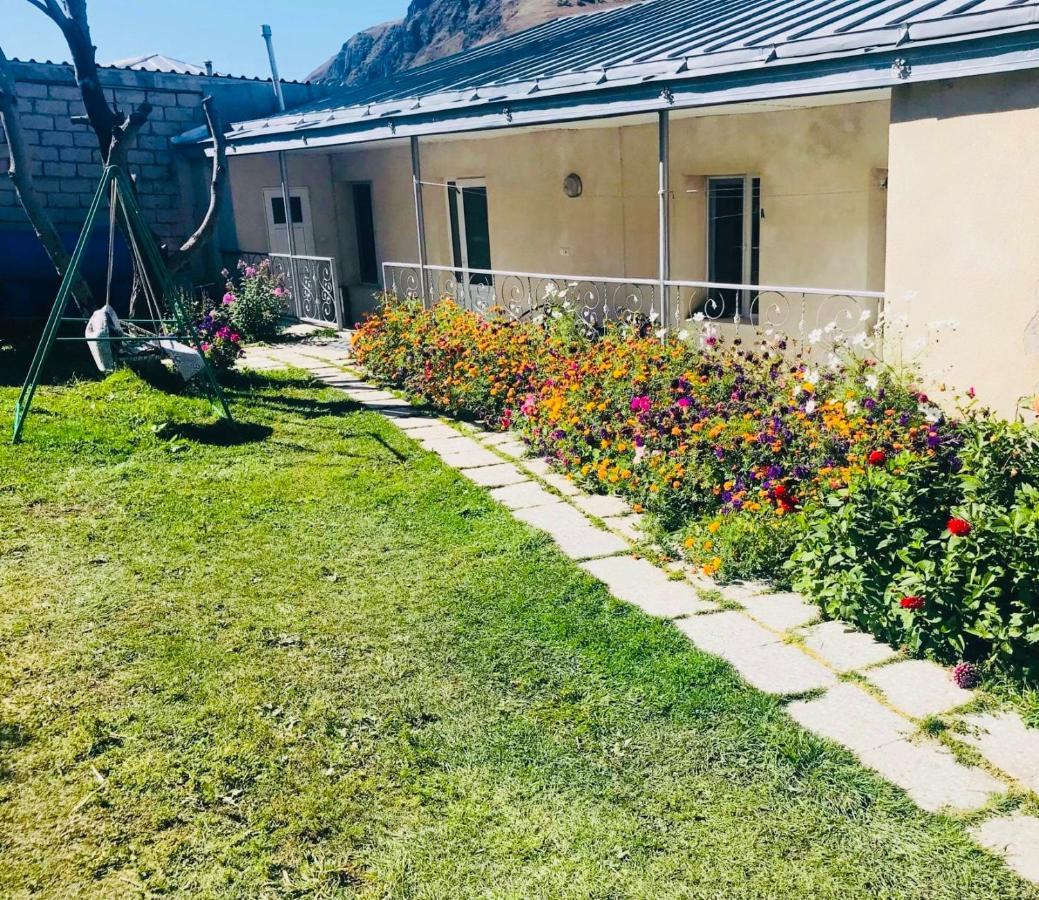 Mikheil Pitskhelauri Guest House كازباجي المظهر الخارجي الصورة